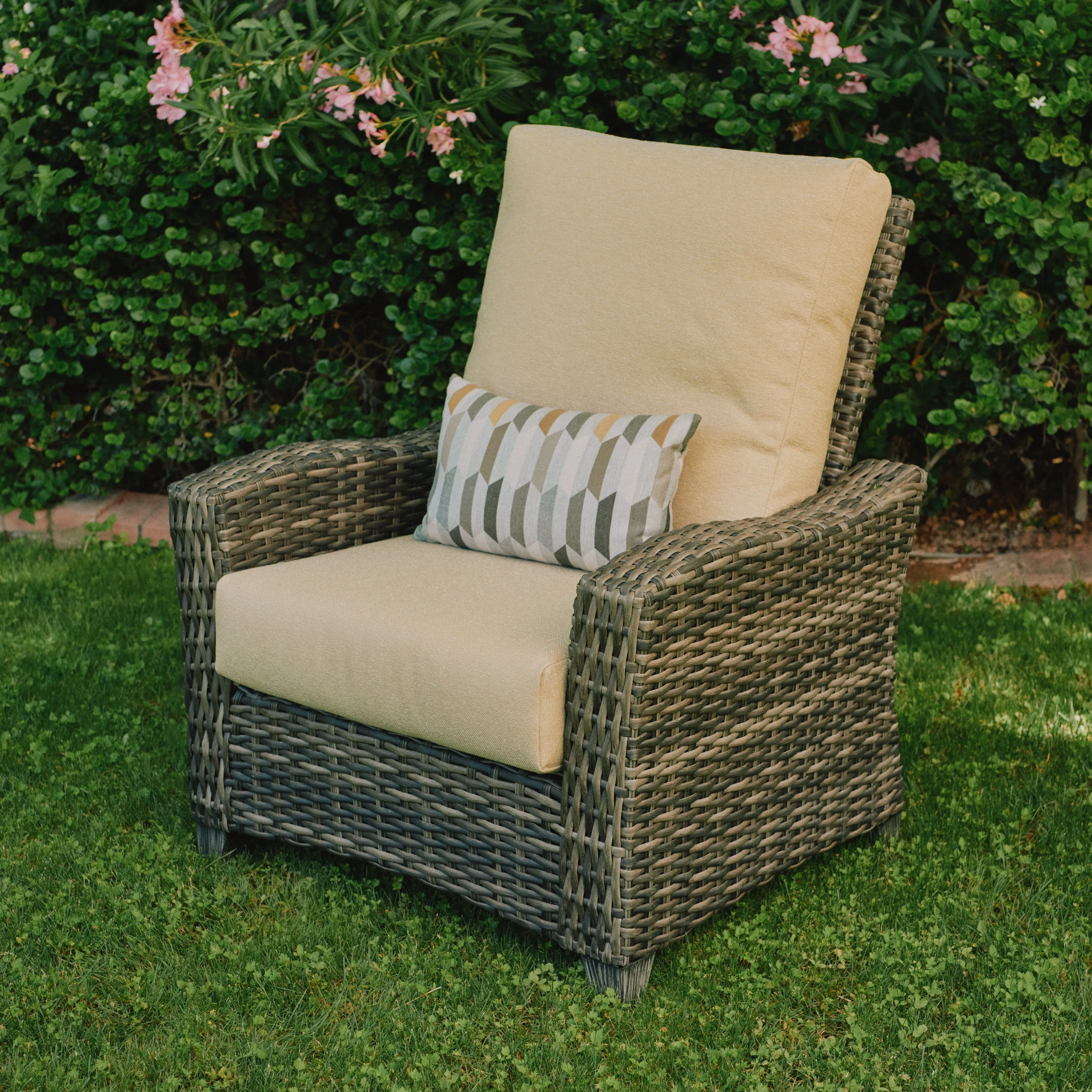 Edge Hill Club Swivel Glider